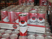 24 blikken bacardi cola 0,25cl. tht 11-2026. bod inclusief statiegeldwaarde van 3,60 euro. - afbeelding 1 van  2