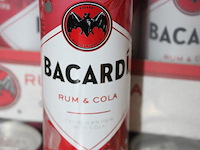 24 blikken bacardi cola 0,25cl. tht 11-2026. bod inclusief statiegeldwaarde van 3,60 euro. - afbeelding 2 van  2