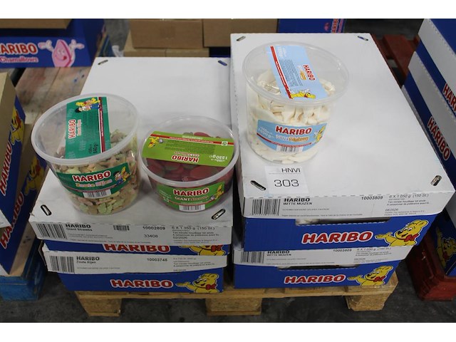 24 emmers haribo snoepgoed w.o. witte muizen, zoute rijen en giant strawbs. - afbeelding 1 van  2