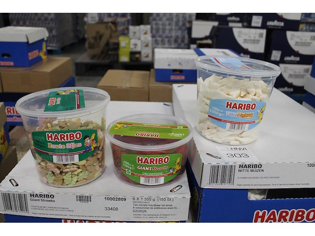 24 emmers haribo snoepgoed w.o. witte muizen, zoute rijen en giant strawbs. - afbeelding 2 van  2