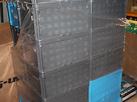 24 kunststof stapelbakken sunware met afmeting 60 x 40 x 37 cm op pallet. let op: kavel is onderdeel van co... onderdeel van combinatiekavel combinatiekavel van 24 pallets met 24 /48 kunststof stapelbakken sunware met afmeting 30/60 x 40 x 37 cm. kavels f0188 t/m f0211 - afbeelding 2 van  2