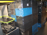 24 kunststof stapelbakken sunware met afmeting 60 x 40 x 37 cm op pallet. let op: kavel is onderdeel van co... onderdeel van combinatiekavel combinatiekavel van 24 pallets met 24 /48 kunststof stapelbakken sunware met afmeting 30/60 x 40 x 37 cm. kavels f0188 t/m f0211 - afbeelding 1 van  2