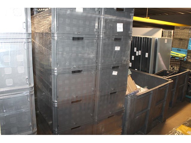 24 kunststof stapelbakken sunware met afmeting 60 x 40 x 37 cm op pallet. let op: kavel is onderdeel van co... onderdeel van combinatiekavel combinatiekavel van 24 pallets met 24 /48 kunststof stapelbakken sunware met afmeting 30/60 x 40 x 37 cm. kavels f0188 t/m f0211 - afbeelding 1 van  2