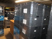 24 kunststof stapelbakken sunware met afmeting 60 x 40 x 37 cm op pallet. let op: kavel is onderdeel van co... onderdeel van combinatiekavel combinatiekavel van 24 pallets met 24 /48 kunststof stapelbakken sunware met afmeting 30/60 x 40 x 37 cm. kavels f0188 t/m f0211 - afbeelding 1 van  2