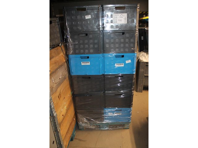 24 kunststof stapelbakken sunware met afmeting 60 x 40 x 37 cm op pallet. let op: kavel is onderdeel van co... onderdeel van combinatiekavel combinatiekavel van 24 pallets met 24 /48 kunststof stapelbakken sunware met afmeting 30/60 x 40 x 37 cm. kavels f0188 t/m f0211 - afbeelding 1 van  2