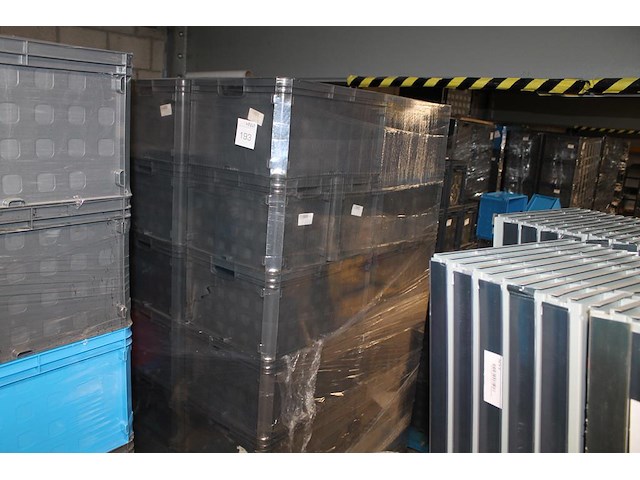 24 kunststof stapelbakken sunware met afmeting 60 x 40 x 37 cm op pallet. let op: kavel is onderdeel van co... onderdeel van combinatiekavel combinatiekavel van 24 pallets met 24 /48 kunststof stapelbakken sunware met afmeting 30/60 x 40 x 37 cm. kavels f0188 t/m f0211 - afbeelding 2 van  2