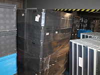 24 kunststof stapelbakken sunware met afmeting 60 x 40 x 37 cm op pallet. let op: kavel is onderdeel van co... onderdeel van combinatiekavel combinatiekavel van 24 pallets met 24 /48 kunststof stapelbakken sunware met afmeting 30/60 x 40 x 37 cm. kavels f0188 t/m f0211 - afbeelding 2 van  2