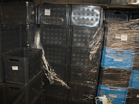 24 kunststof stapelbakken sunware met afmeting 60 x 40 x 37 cm op pallet. let op: kavel is onderdeel van co... onderdeel van combinatiekavel combinatiekavel van 24 pallets met 24 /48 kunststof stapelbakken sunware met afmeting 30/60 x 40 x 37 cm. kavels f0188 t/m f0211 - afbeelding 1 van  2