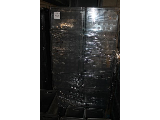 24 kunststof stapelbakken sunware met afmeting 60 x 40 x 37 cm op pallet. let op: kavel is onderdeel van co... onderdeel van combinatiekavel combinatiekavel van 24 pallets met 24 /48 kunststof stapelbakken sunware met afmeting 30/60 x 40 x 37 cm. kavels f0188 t/m f0211 - afbeelding 1 van  2