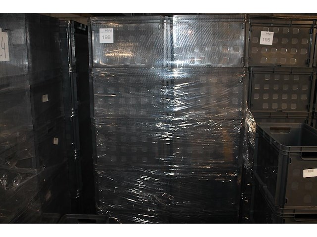 24 kunststof stapelbakken sunware met afmeting 60 x 40 x 37 cm op pallet. let op: kavel is onderdeel van co... onderdeel van combinatiekavel combinatiekavel van 24 pallets met 24 /48 kunststof stapelbakken sunware met afmeting 30/60 x 40 x 37 cm. kavels f0188 t/m f0211 - afbeelding 2 van  2