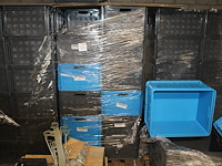 24 kunststof stapelbakken sunware met afmeting 60 x 40 x 37 cm op pallet. let op: kavel is onderdeel van co... onderdeel van combinatiekavel combinatiekavel van 24 pallets met 24 /48 kunststof stapelbakken sunware met afmeting 30/60 x 40 x 37 cm. kavels f0188 t/m f0211 - afbeelding 1 van  2