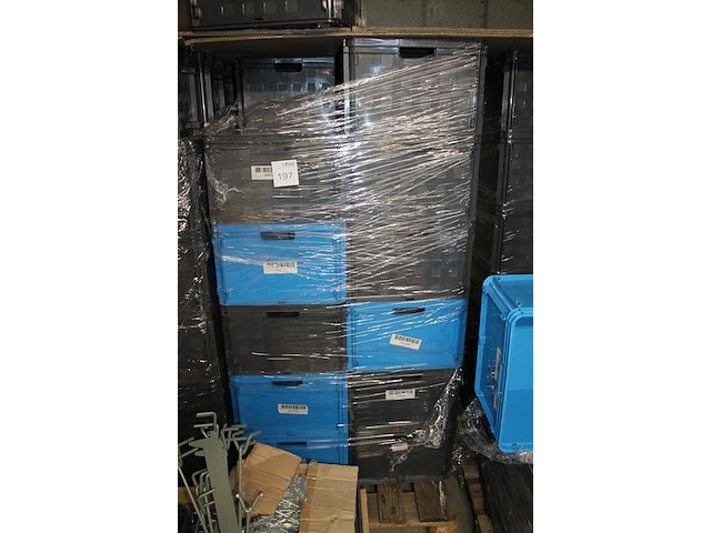 24 kunststof stapelbakken sunware met afmeting 60 x 40 x 37 cm op pallet. let op: kavel is onderdeel van co... onderdeel van combinatiekavel combinatiekavel van 24 pallets met 24 /48 kunststof stapelbakken sunware met afmeting 30/60 x 40 x 37 cm. kavels f0188 t/m f0211 - afbeelding 2 van  2