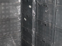 24 kunststof stapelbakken sunware met afmeting 60 x 40 x 37 cm op pallet. let op: kavel is onderdeel van co... onderdeel van combinatiekavel combinatiekavel van 24 pallets met 24 /48 kunststof stapelbakken sunware met afmeting 30/60 x 40 x 37 cm. kavels f0188 t/m f0211 - afbeelding 1 van  2