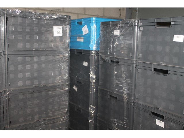24 kunststof stapelbakken sunware met afmeting 60 x 40 x 37 cm op pallet. let op: kavel is onderdeel van co... onderdeel van combinatiekavel combinatiekavel van 24 pallets met 24 /48 kunststof stapelbakken sunware met afmeting 30/60 x 40 x 37 cm. kavels f0188 t/m f0211 - afbeelding 2 van  2