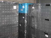 24 kunststof stapelbakken sunware met afmeting 60 x 40 x 37 cm op pallet. let op: kavel is onderdeel van co... onderdeel van combinatiekavel combinatiekavel van 24 pallets met 24 /48 kunststof stapelbakken sunware met afmeting 30/60 x 40 x 37 cm. kavels f0188 t/m f0211 - afbeelding 2 van  2