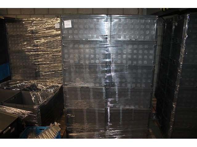 24 kunststof stapelbakken sunware met afmeting 60 x 40 x 37 cm op pallet. let op: kavel is onderdeel van co... onderdeel van combinatiekavel combinatiekavel van 24 pallets met 24 /48 kunststof stapelbakken sunware met afmeting 30/60 x 40 x 37 cm. kavels f0188 t/m f0211 - afbeelding 1 van  2