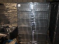 24 kunststof stapelbakken sunware met afmeting 60 x 40 x 37 cm op pallet. let op: kavel is onderdeel van co... onderdeel van combinatiekavel combinatiekavel van 24 pallets met 24 /48 kunststof stapelbakken sunware met afmeting 30/60 x 40 x 37 cm. kavels f0188 t/m f0211 - afbeelding 1 van  2