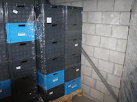 24 kunststof stapelbakken sunware met afmeting 60 x 40 x 37 cm op pallet. let op: kavel is onderdeel van co... onderdeel van combinatiekavel combinatiekavel van 24 pallets met 24 /48 kunststof stapelbakken sunware met afmeting 30/60 x 40 x 37 cm. kavels f0188 t/m f0211 - afbeelding 1 van  2