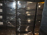 24 kunststof stapelbakken sunware met afmeting 60 x 40 x 37 cm op pallet. let op: kavel is onderdeel van co... onderdeel van combinatiekavel combinatiekavel van 24 pallets met 24 /48 kunststof stapelbakken sunware met afmeting 30/60 x 40 x 37 cm. kavels f0188 t/m f0211 - afbeelding 1 van  2