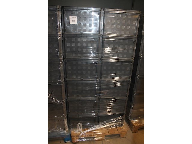 24 kunststof stapelbakken sunware met afmeting 60 x 40 x 37 cm op pallet. let op: kavel is onderdeel van co... onderdeel van combinatiekavel combinatiekavel van 24 pallets met 24 /48 kunststof stapelbakken sunware met afmeting 30/60 x 40 x 37 cm. kavels f0188 t/m f0211 - afbeelding 2 van  2