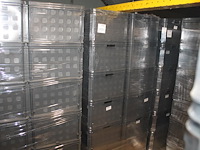 24 kunststof stapelbakken sunware met afmeting 60 x 40 x 37 cm op pallet. let op: kavel is onderdeel van co... onderdeel van combinatiekavel combinatiekavel van 24 pallets met 24 /48 kunststof stapelbakken sunware met afmeting 30/60 x 40 x 37 cm. kavels f0188 t/m f0211 - afbeelding 1 van  2