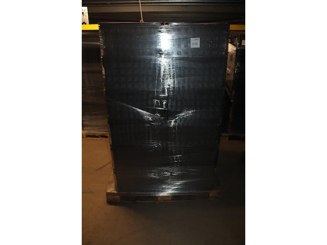 24 kunststof stapelbakken sunware met afmeting 60 x 40 x 37 cm op pallet. let op: kavel is onderdeel van co... onderdeel van combinatiekavel combinatiekavel van 24 pallets met 24 /48 kunststof stapelbakken sunware met afmeting 30/60 x 40 x 37 cm. kavels f0188 t/m f0211 - afbeelding 2 van  2