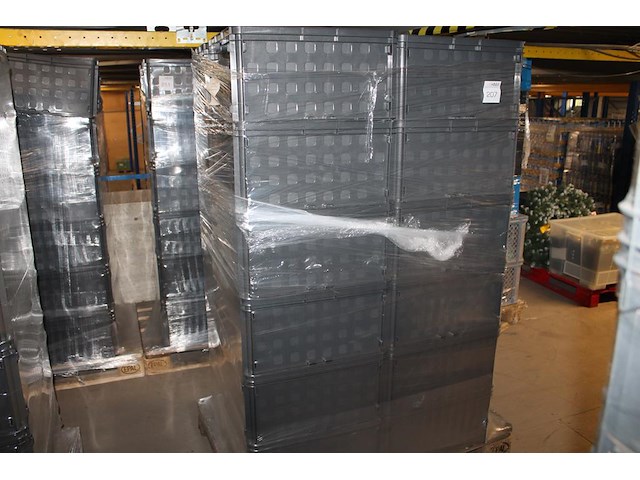 24 kunststof stapelbakken sunware met afmeting 60 x 40 x 37 cm op pallet. let op: kavel is onderdeel van co... onderdeel van combinatiekavel combinatiekavel van 24 pallets met 24 /48 kunststof stapelbakken sunware met afmeting 30/60 x 40 x 37 cm. kavels f0188 t/m f0211 - afbeelding 2 van  2