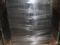24 kunststof stapelbakken sunware met afmeting 60 x 40 x 37 cm op pallet. let op: kavel is onderdeel van co... onderdeel van combinatiekavel combinatiekavel van 24 pallets met 24 /48 kunststof stapelbakken sunware met afmeting 30/60 x 40 x 37 cm. kavels f0188 t/m f0211 - afbeelding 2 van  2