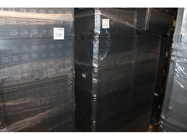 24 kunststof stapelbakken sunware met afmeting 60 x 40 x 37 cm op pallet. let op: kavel is onderdeel van co... onderdeel van combinatiekavel combinatiekavel van 24 pallets met 24 /48 kunststof stapelbakken sunware met afmeting 30/60 x 40 x 37 cm. kavels f0188 t/m f0211 - afbeelding 1 van  2