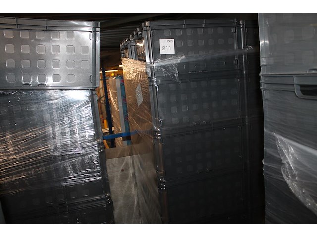 24 kunststof stapelbakken sunware met afmeting 60 x 40 x 37 cm op pallet. let op: kavel is onderdeel van co... onderdeel van combinatiekavel combinatiekavel van 24 pallets met 24 /48 kunststof stapelbakken sunware met afmeting 30/60 x 40 x 37 cm. kavels f0188 t/m f0211 - afbeelding 1 van  2