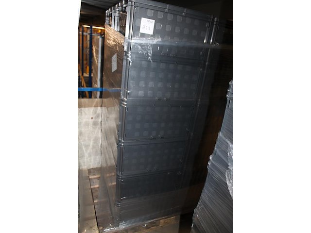 24 kunststof stapelbakken sunware met afmeting 60 x 40 x 37 cm op pallet. let op: kavel is onderdeel van co... onderdeel van combinatiekavel combinatiekavel van 24 pallets met 24 /48 kunststof stapelbakken sunware met afmeting 30/60 x 40 x 37 cm. kavels f0188 t/m f0211 - afbeelding 2 van  2