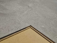 24 m2 laminaat tegel - 610 x 610 x 8 mm - afbeelding 1 van  2