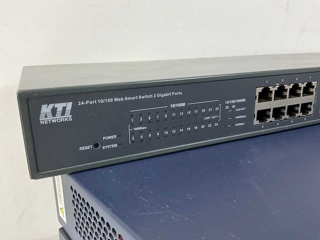 24-port switch (5x) - afbeelding 2 van  5