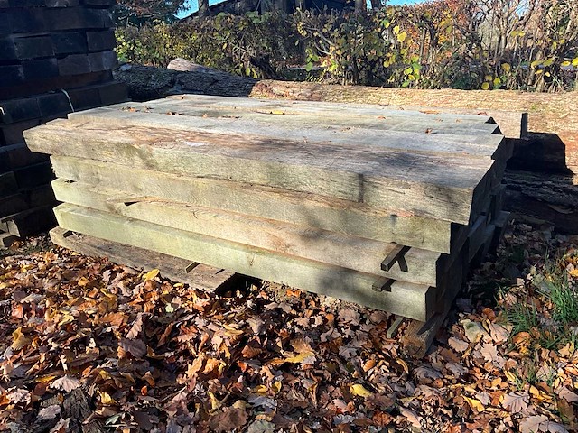 24 rustieke eikenhouten dwarsliggers - afbeelding 1 van  4