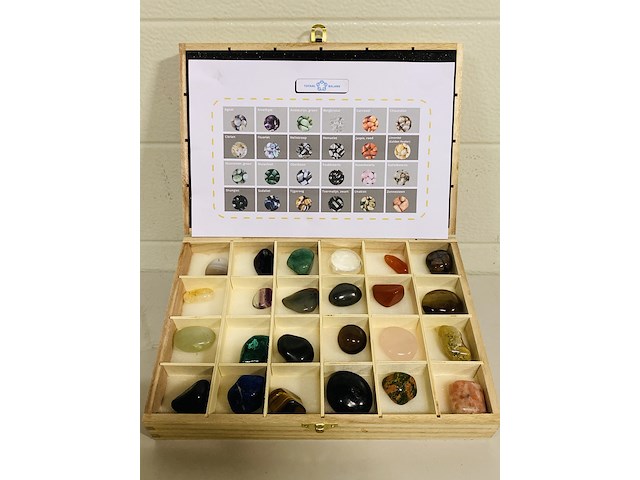 24 verschillende trommelstenen in kist - afbeelding 2 van  7