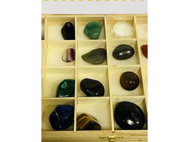 24 verschillende trommelstenen in kist - afbeelding 4 van  7