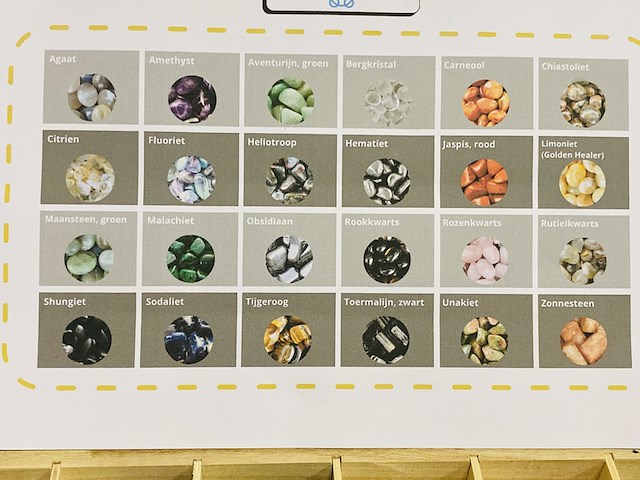 24 verschillende trommelstenen in kist - afbeelding 7 van  7