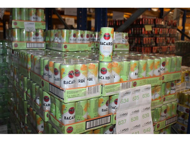 24 x 12 blikken bacardi cola mango mojito 0,25cl. tht 5-2026. bod inclusief statiegeldwaarde van 43,20 euro. - afbeelding 1 van  2