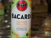 24 x 12 blikken bacardi cola mango mojito 0,25cl. tht 5-2026. bod inclusief statiegeldwaarde van 43,20 euro. - afbeelding 2 van  2