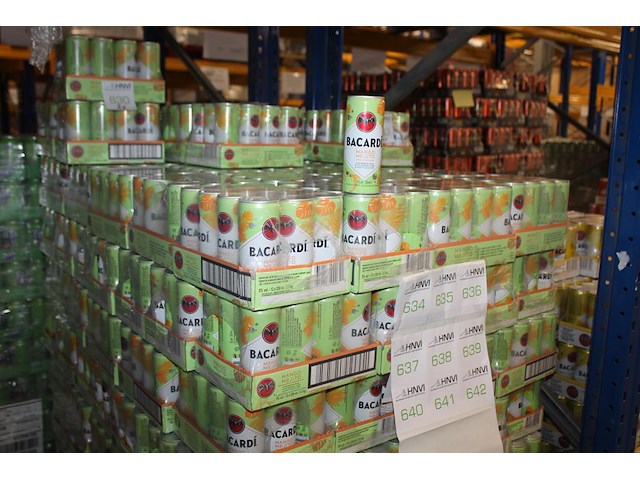 24 x 12 blikken bacardi cola mango mojito 0,25cl. tht 5-2026. bod inclusief statiegeldwaarde van 43,20 euro. - afbeelding 1 van  2