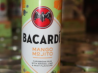 24 x 12 blikken bacardi cola mango mojito 0,25cl. tht 5-2026. bod inclusief statiegeldwaarde van 43,20 euro. - afbeelding 2 van  2