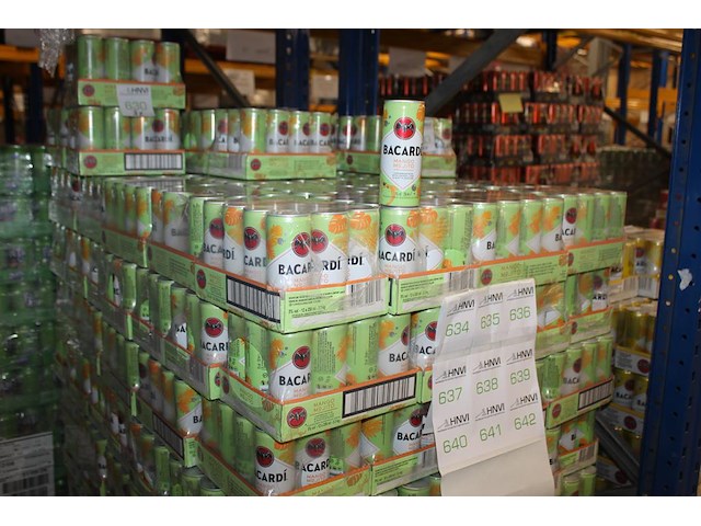 24 x 12 blikken bacardi cola mango mojito 0,25cl. tht 5-2026. bod inclusief statiegeldwaarde van 43,20 euro. - afbeelding 1 van  2