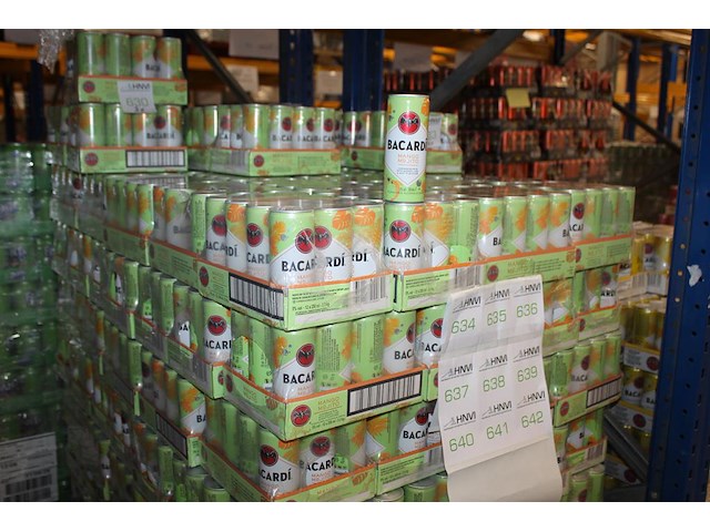 24 x 12 blikken bacardi cola mango mojito 0,25cl. tht 5-2026. bod inclusief statiegeldwaarde van 43,20 euro. - afbeelding 1 van  2
