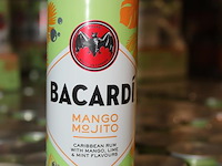 24 x 12 blikken bacardi cola mango mojito 0,25cl. tht 5-2026. bod inclusief statiegeldwaarde van 43,20 euro. - afbeelding 2 van  2
