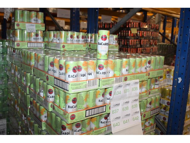24 x 12 blikken bacardi cola mango mojito 0,25cl. tht 5-2026. bod inclusief statiegeldwaarde van 43,20 euro. - afbeelding 1 van  2