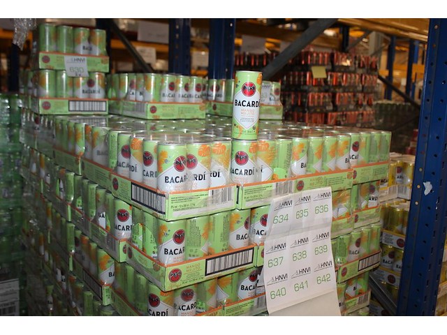24 x 12 blikken bacardi cola mango mojito 0,25cl. tht 5-2026. bod inclusief statiegeldwaarde van 43,20 euro. - afbeelding 1 van  2