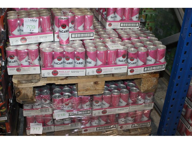 24 x 12 blikken bacardi cola razz & up 0,25cl. tht 2-2027. bod inclusief statiegeldwaarde van 43,20 euro. - afbeelding 1 van  2