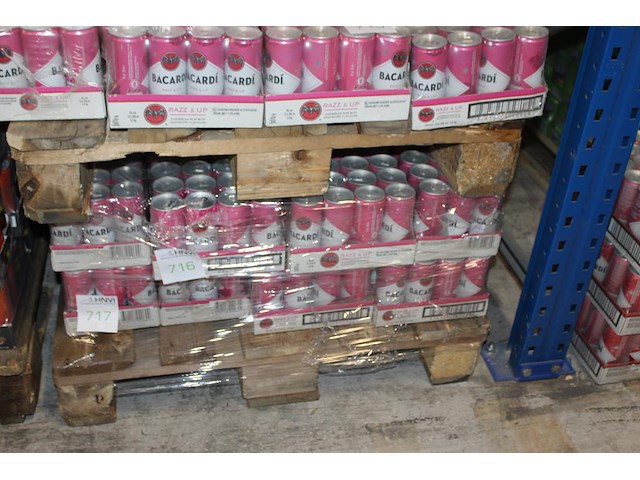 24 x 12 blikken bacardi cola razz & up 0,25cl. tht 2-2027. bod inclusief statiegeldwaarde van 43,20 euro. - afbeelding 1 van  2
