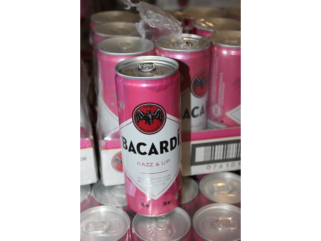 24 x 12 blikken bacardi cola razz & up 0,25cl. tht 2-2027. bod inclusief statiegeldwaarde van 43,20 euro. - afbeelding 2 van  2