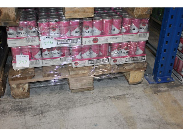 24 x 12 blikken bacardi cola razz & up 0,25cl. tht 2-2027. bod inclusief statiegeldwaarde van 43,20 euro. - afbeelding 1 van  2